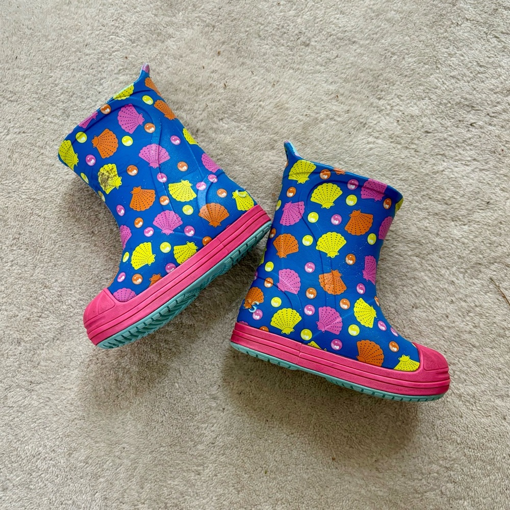 Crocs seashell rain boots 6c